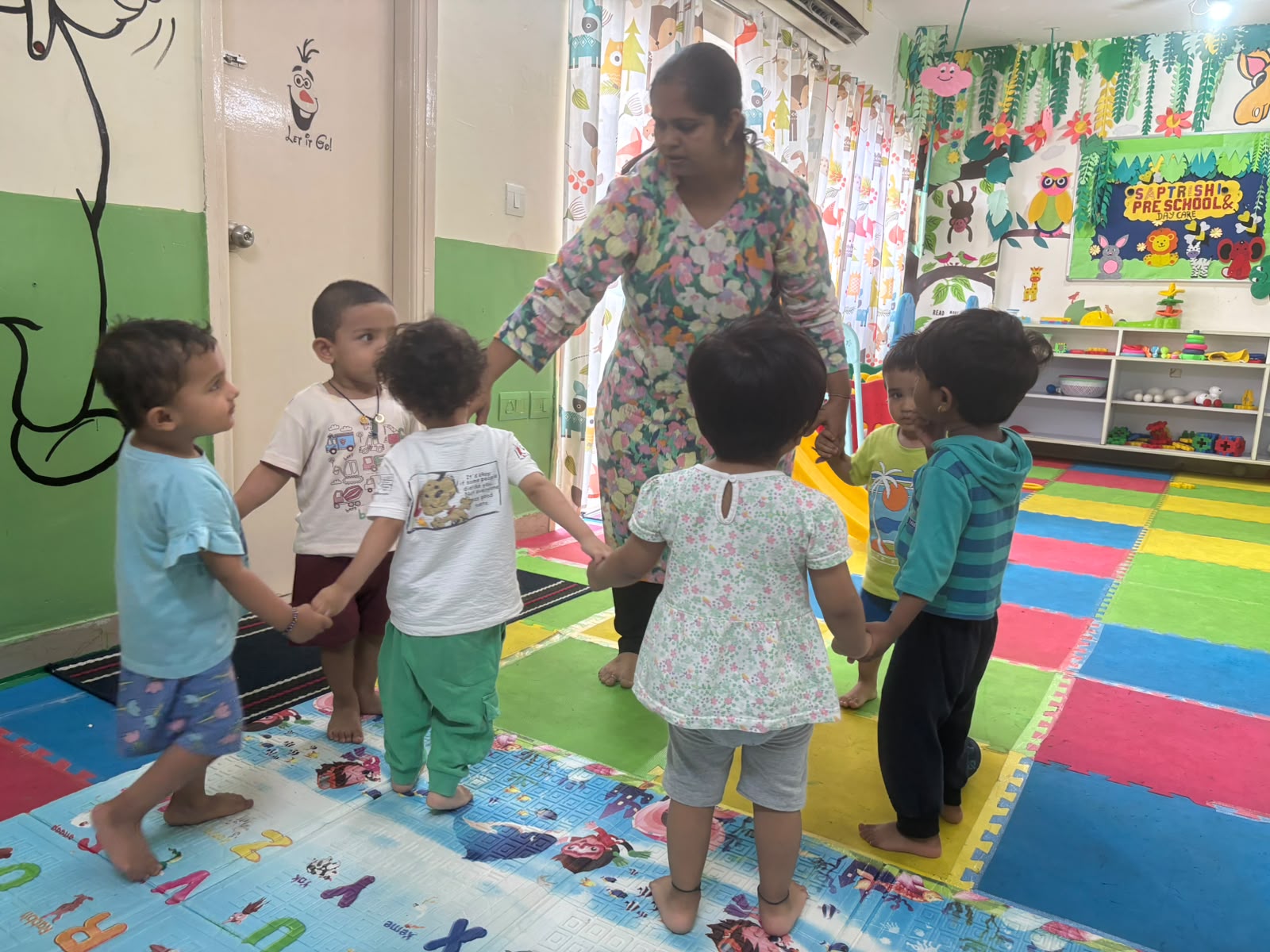 Nursery class activity at SaptRishi PreSchool
